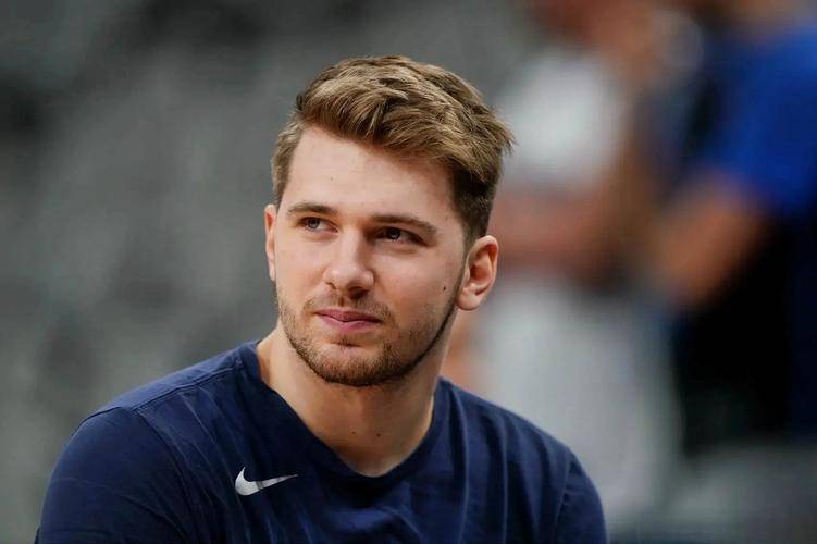 九游账号登录-东契奇与70激战公牛分钟，重返赛场胜负难料！，库里焦点对战引发球迷热议(东契奇被驱逐真相曝光)