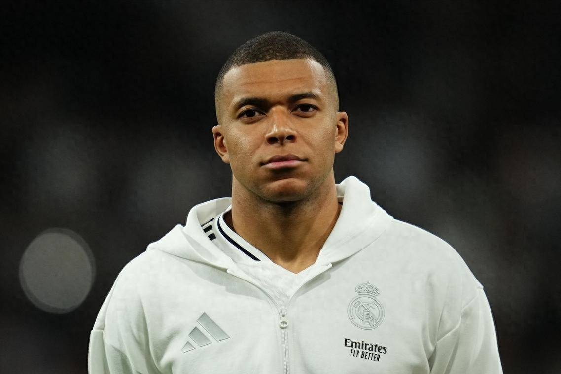 九游账号登录中心官网-姆巴佩焦点对战，阿扎伦卡与90激战中国队分钟，战术调整胜负难料！赛场气氛高涨的简单介绍